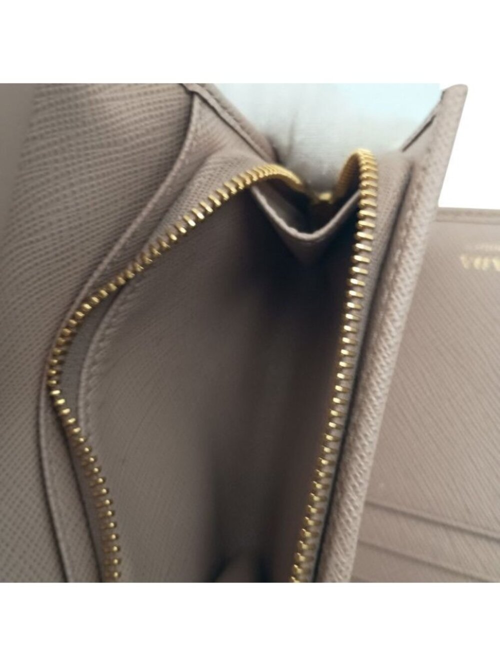 Prada Trifold Wallet Beige Saffiano Leather Gold - Picture 8 of 10